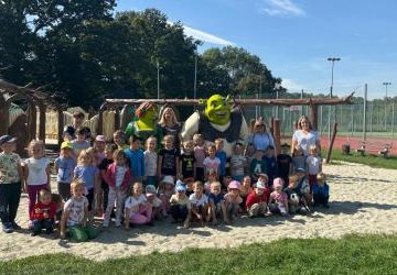 Przedszkolaki odwiedziły Park Sensoryczny i Wioskę Shreka