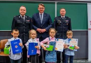 Wręczenie nagród dla laureatów Eliminacji Powiatowych Ogólnopolskiego Strażackiego Konkursu Plastycznego