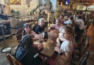 Wycieczka klasy 2a i 2b do Pijalni Czekolady M. Pelczar w Korczynie