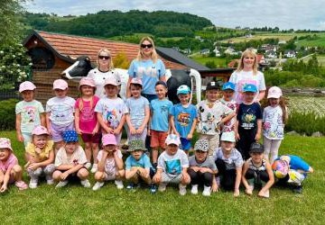 Wycieczka przedszkolaków do Mini Zoo Hacjenda Alpaka w Ubiadzie