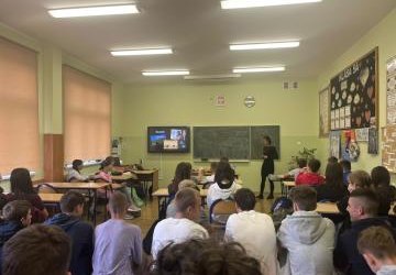 Spotkanie klas 5a, 8a i 8b z podróżniczką, pisarką i antropolożką Elżbietą Wiejaczką