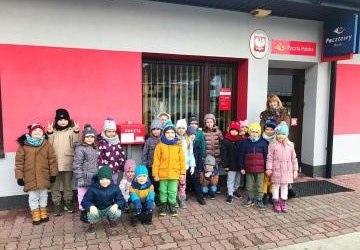 Wizyta Pszczółek na poczcie